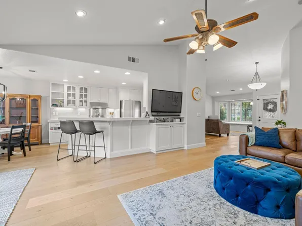 9425 Newington Way, Elk Grove, CA 95758