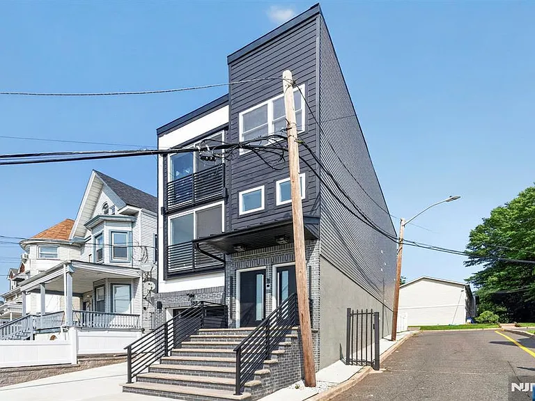 62 Hillside Ave — Photo 22