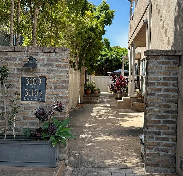 3109 Jarvis St — Photo 17