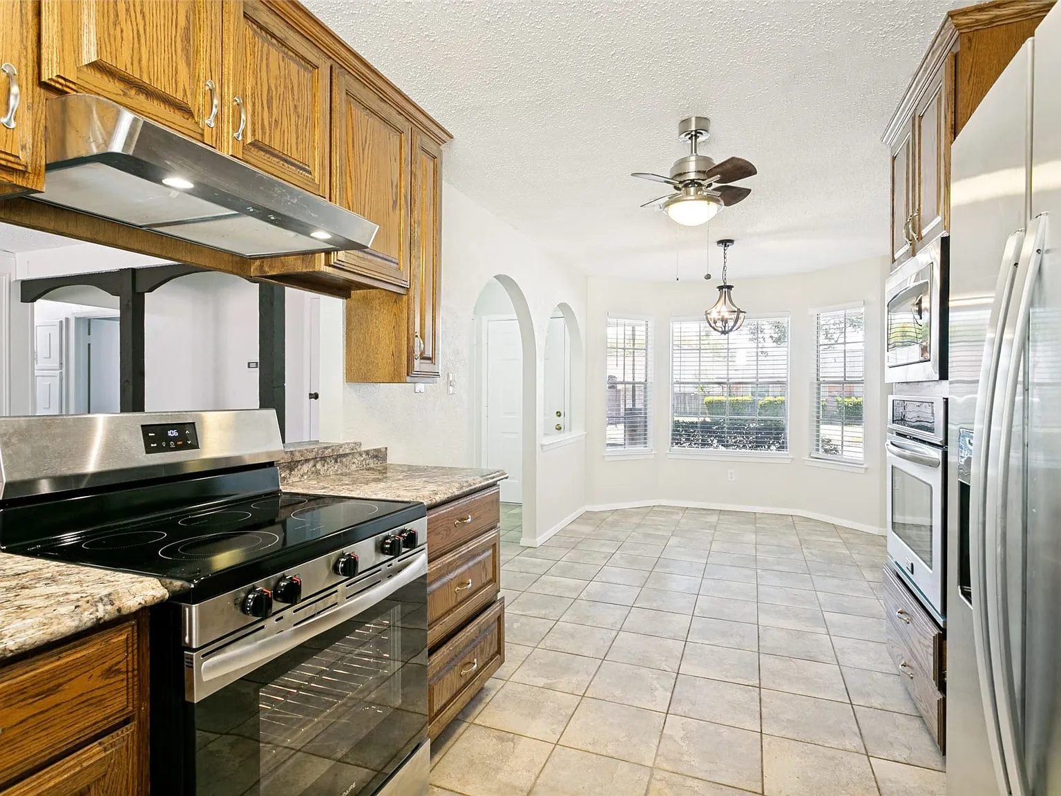 3 bed, 2.0 bath, 1670 sqft, $2,200 — Photo 3