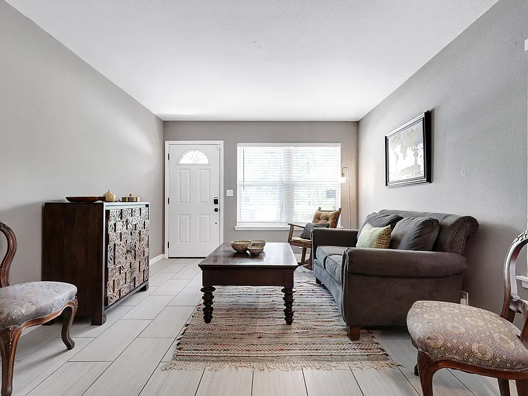35 Storeywood Dr — Photo 5