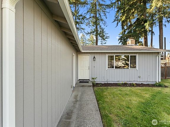 3rd image of 19310 Crescent Drive E