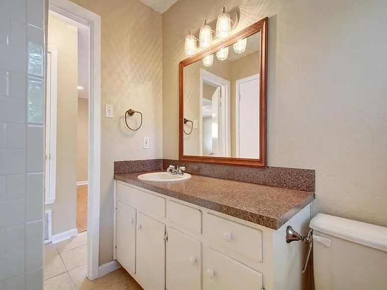 610 Genard St #B — Photo 13