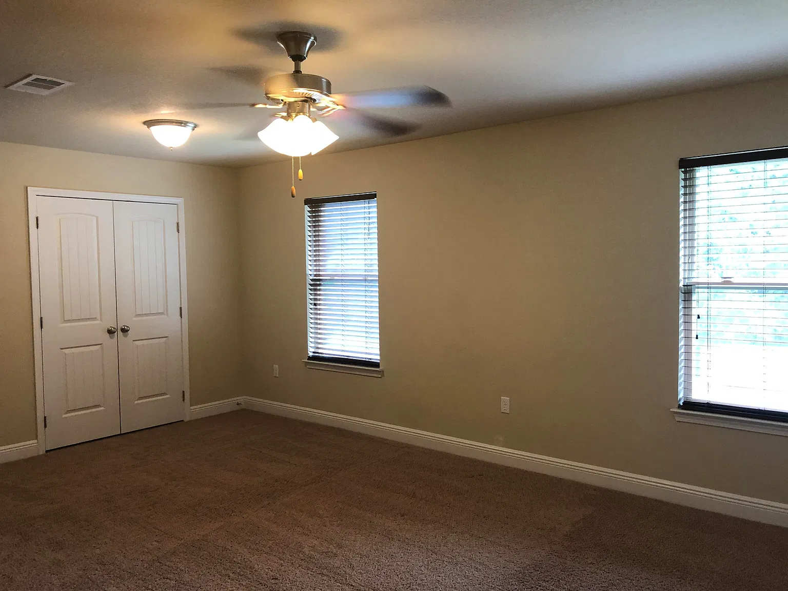 4 bed, 3.5 bath, 2459 sqft, $2,550 — Photo 3