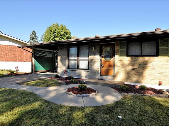 3rd image of 761 Peace Haven Dr