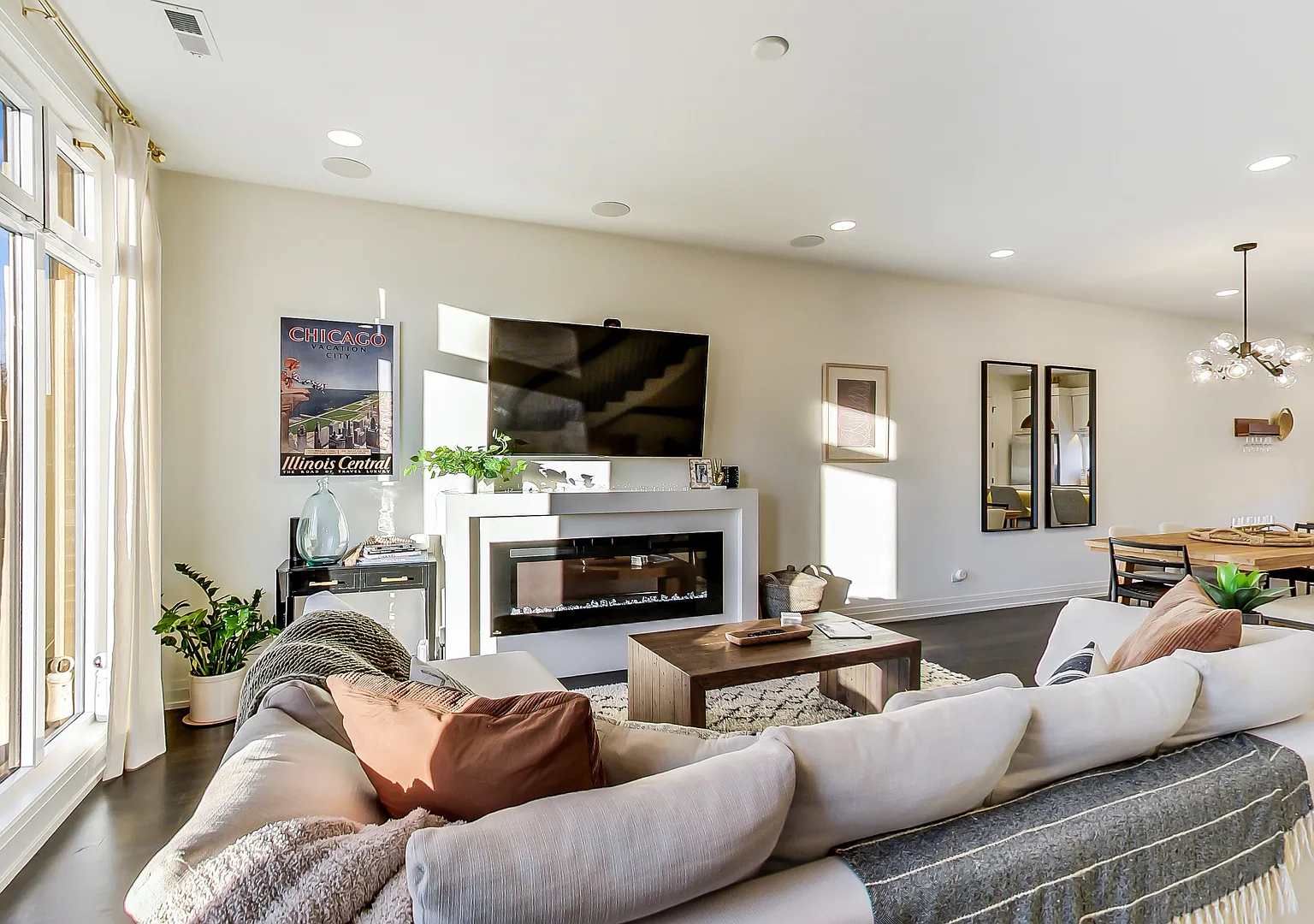 3 bed, 3.0 bath, $4,200 — Photo 2