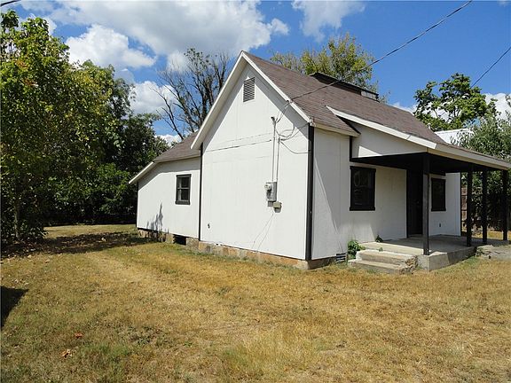 3rd image of 405 Oak St