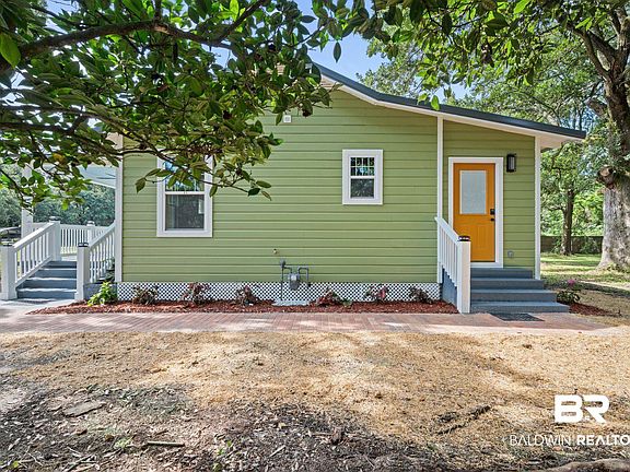 5th image of 407 Armstrong Ave