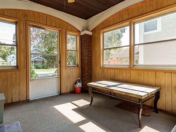 3rd image of 410 N Chicago Ave