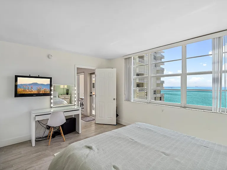 750 N Ocean Blvd #1507 — Photo 23