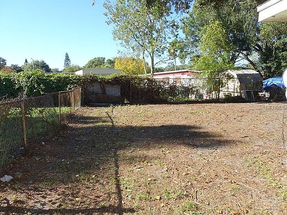 3rd image of 803 Papaya Dr