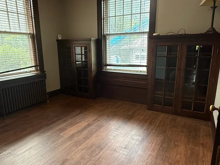 37 W Court St — Photo 5
