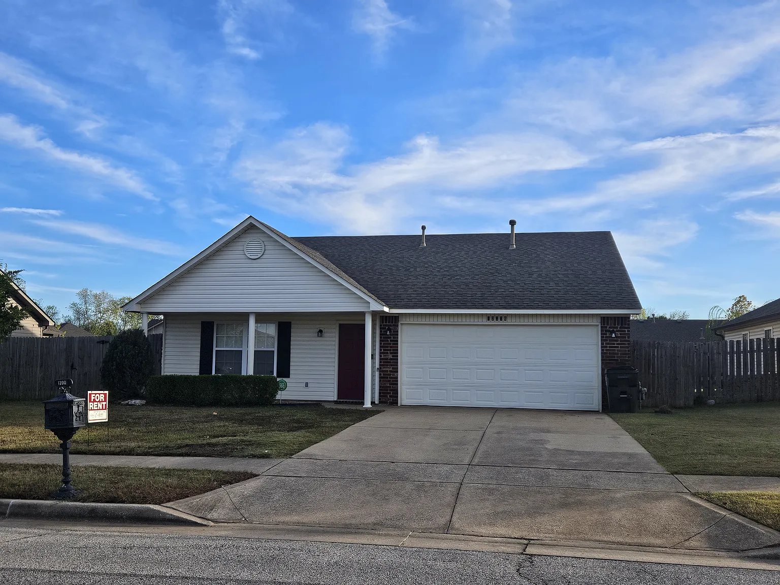3 bed, 1437 sqft, $1,650 — Photo 1