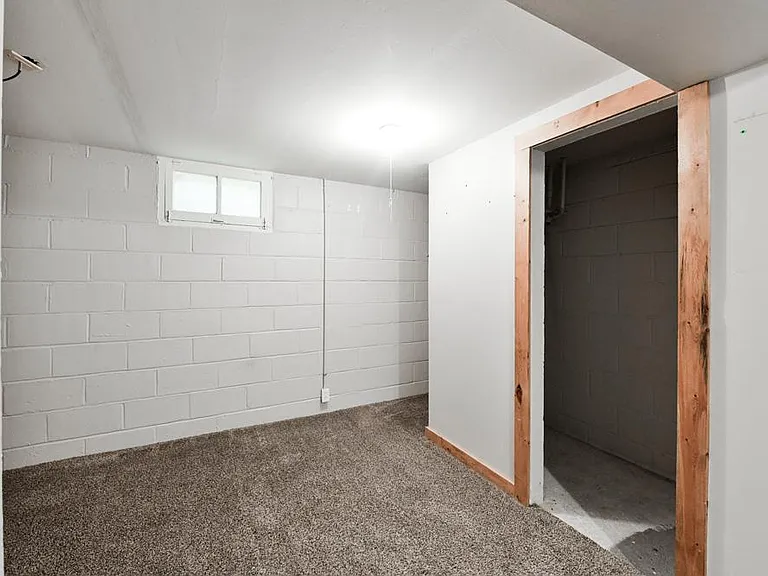 4522 S 40th St — Photo 15