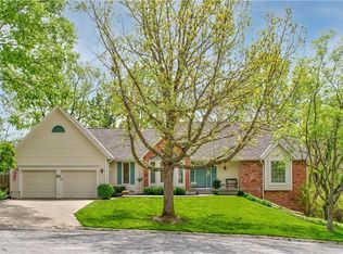102 NE Channel Cir, Lees Summit, MO 64064