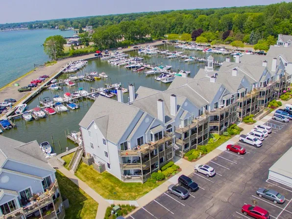 37522 Jefferson Ave APT 102, Harrison Township, MI 48045