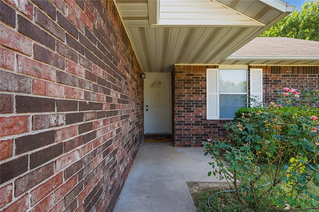 3 bed, 2.0 bath, 1468 sqft, $1,750 — Photo 4