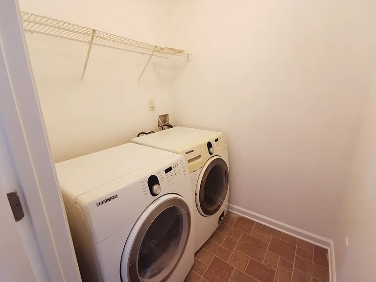 2073 Executive Dr — Photo 26