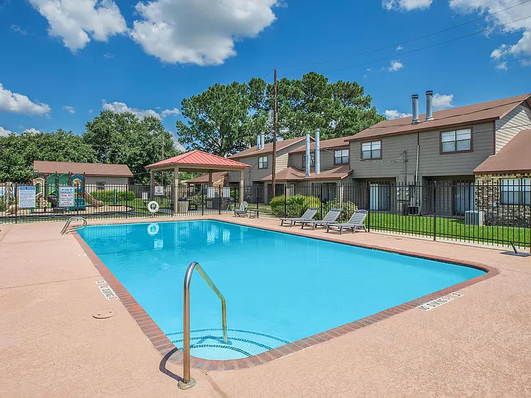 REGENCY PLACE APARTMENTS — Photo 9