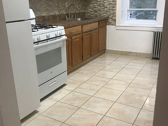 3rd image of 39-09 Crescent St #1