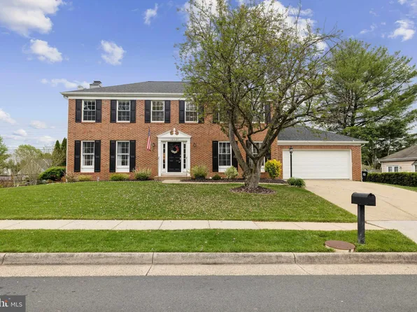 12527 Misty Water Dr, Herndon, VA 20170