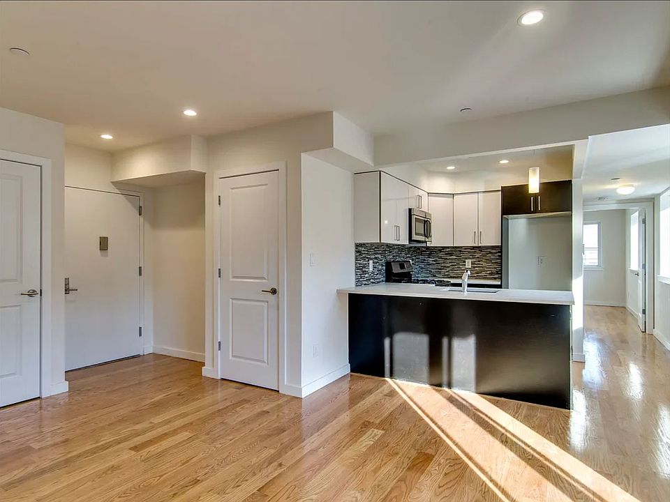 2nd image of 2822 Astoria Blvd #5E