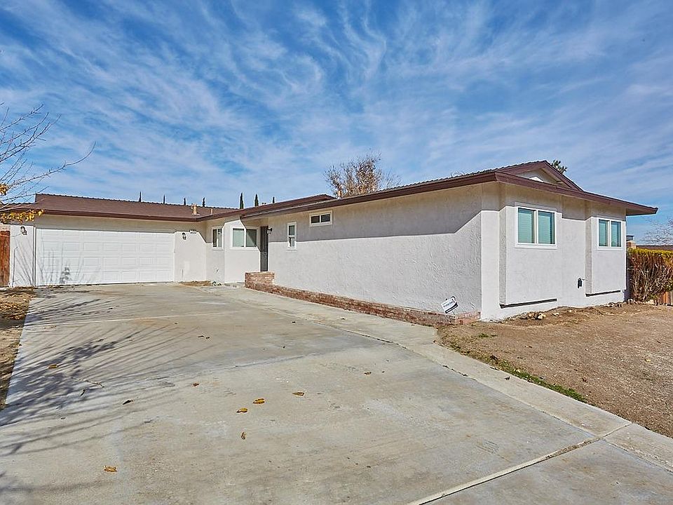 1st image of 15864 La Paz Dr