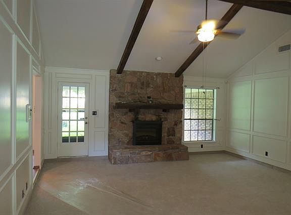 3rd image of 613 Suellen Cir
