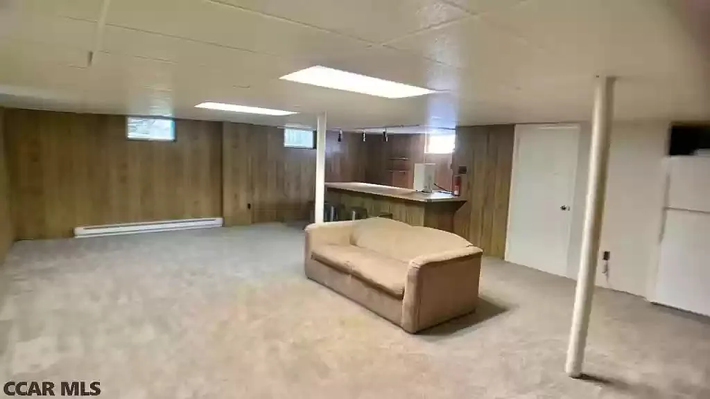 3 bed, 1.5 bath, 2550 sqft, $700 — Photo 3