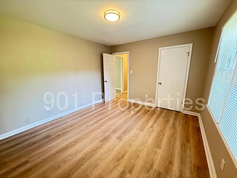 814 Colonial Rd — Photo 15