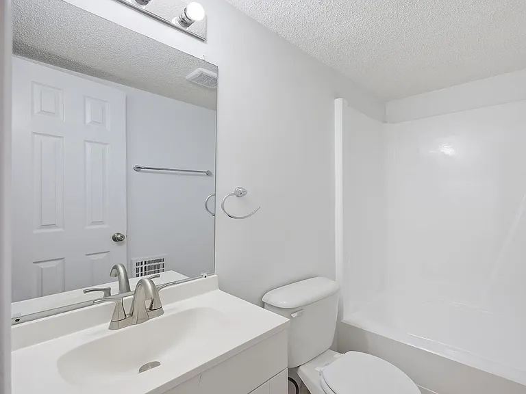 2107 Charles St S — Photo 7