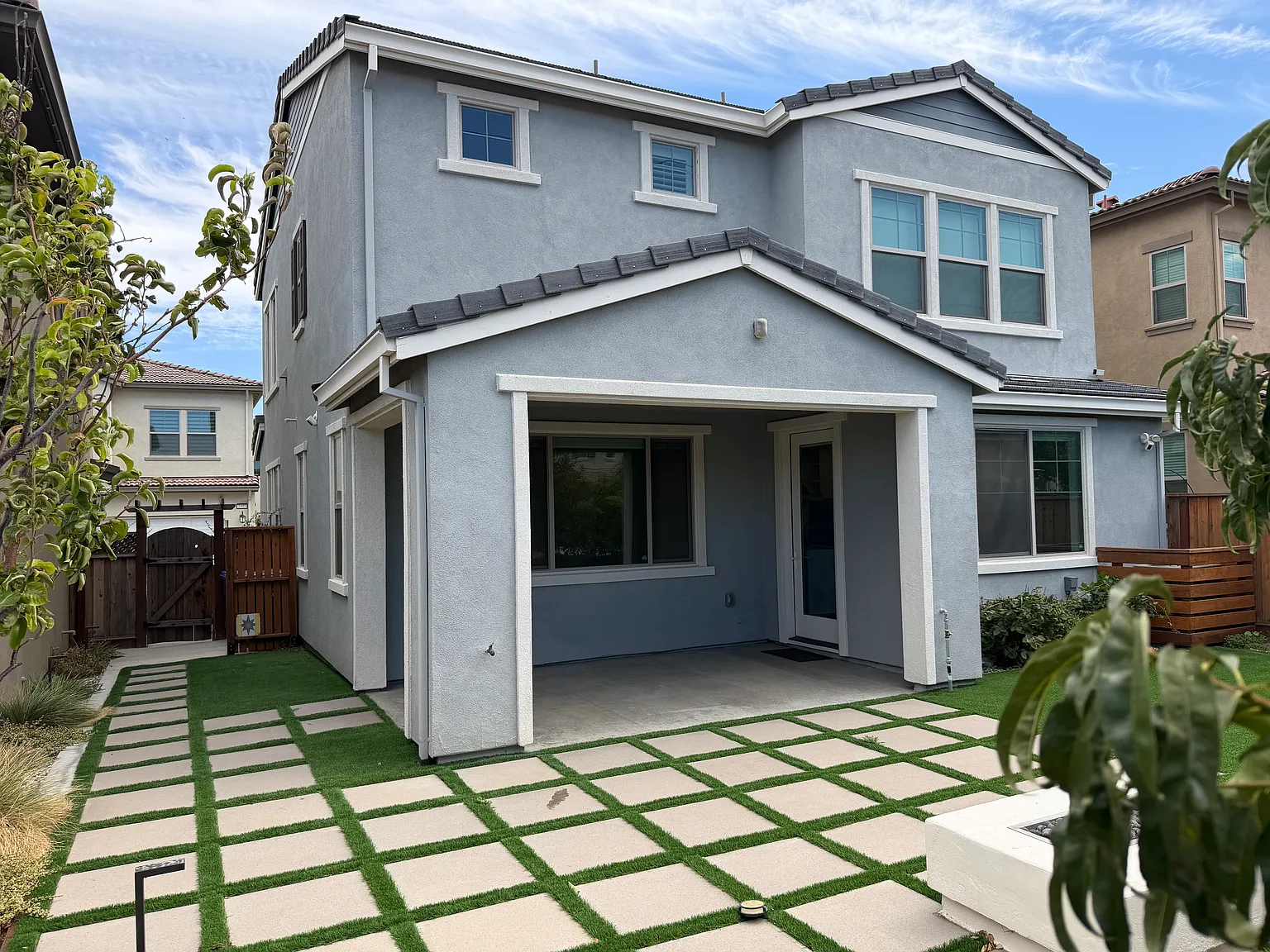 3 bed, 2.5 bath, 1859 sqft, $3,199 — Photo 2