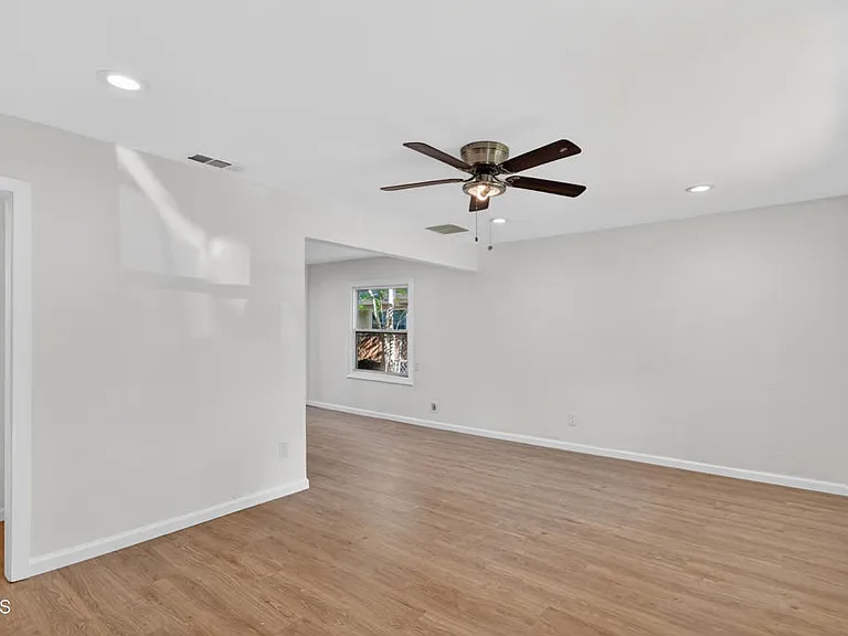 3307 Belden St — Photo 6