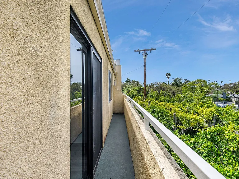2724 Abbot Kinney Blvd. — Photo 39