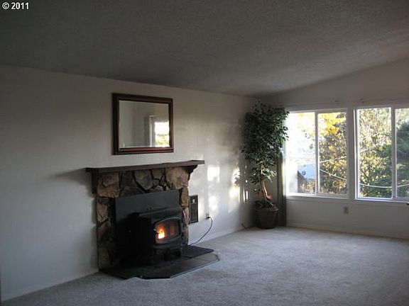 5th image of 2247 Charman St