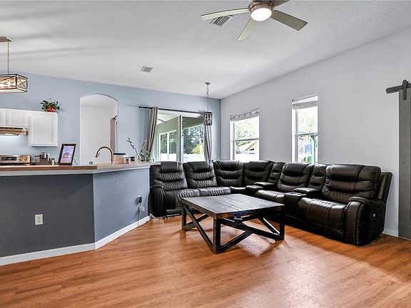 5th image of 9 Barrington Dr