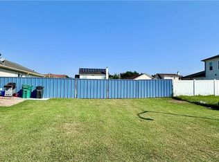 2272 N Harper Dr, Harvey, LA 70058