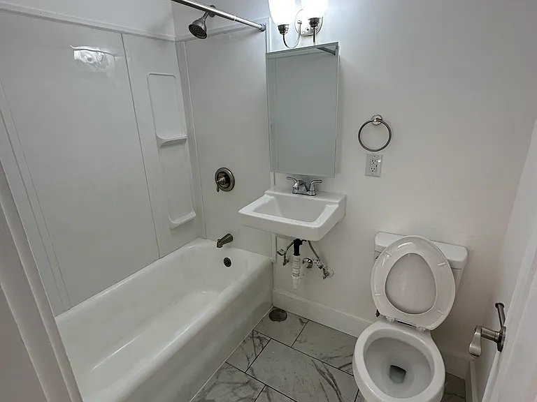 516 Summit Ave E #201 — Photo 7
