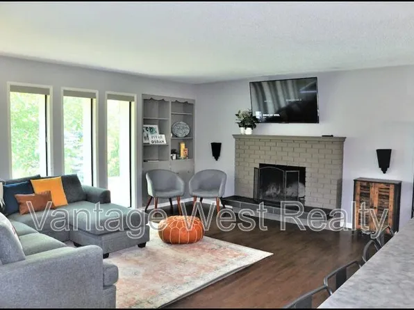 4279 Lakeshore Rd, Kelowna, BC V1W 1W2