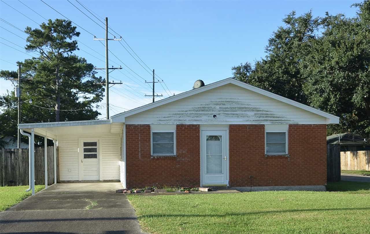 1402 Schley St Houma La 70360 Zillow