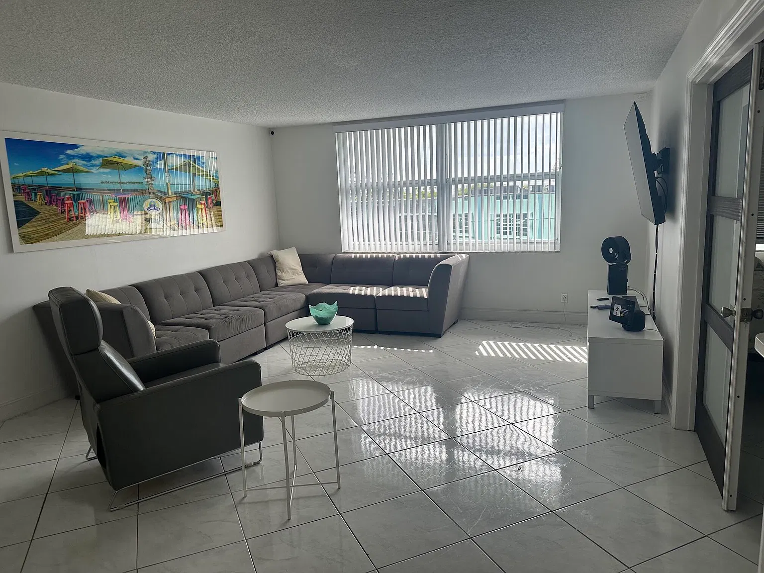 2 bed, 2.0 bath, 1140 sqft, $3,000 — Photo 1