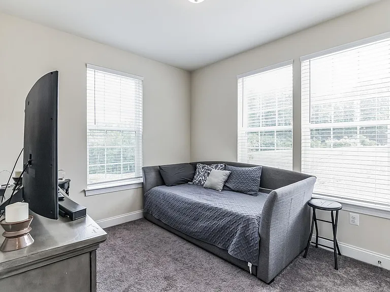 392 Buckeye Cir — Photo 8