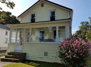 11 Church St, Middleport, NY 14105