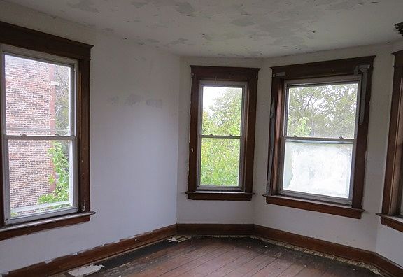 5th image of 7523 S Kenwood Ave