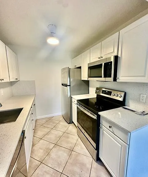 1047 Exeter Dr #C — Photo 4