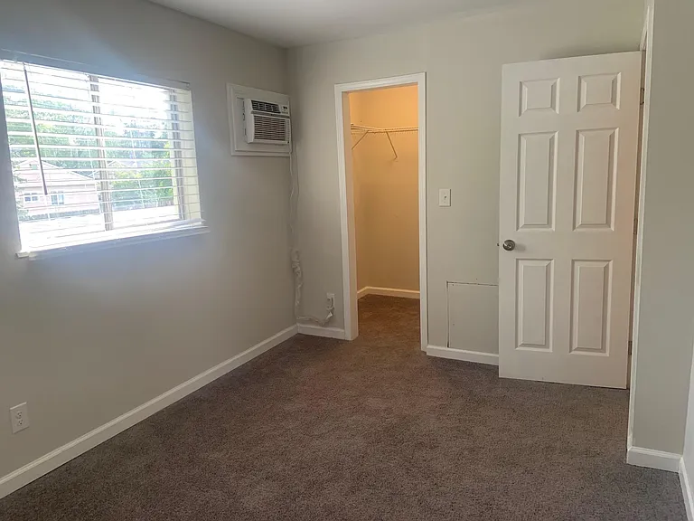 757 Riverview Dr — Photo 5
