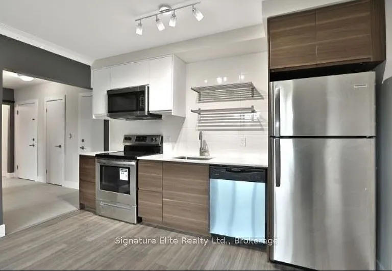 112 Alder Cres #301 — Photo 3