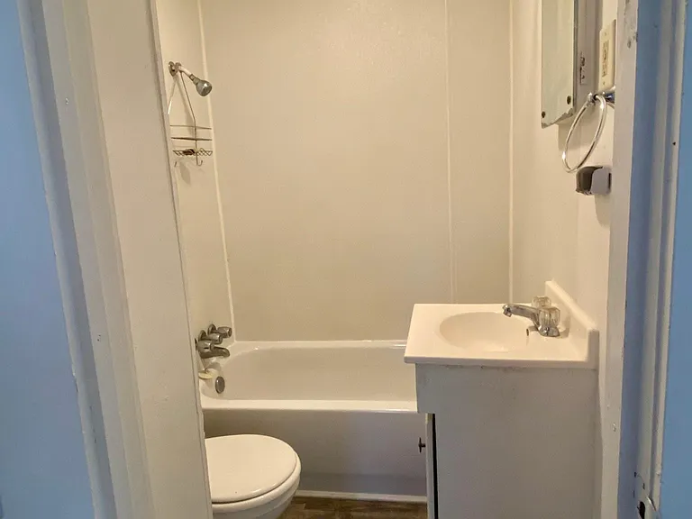 508 College St — Photo 8