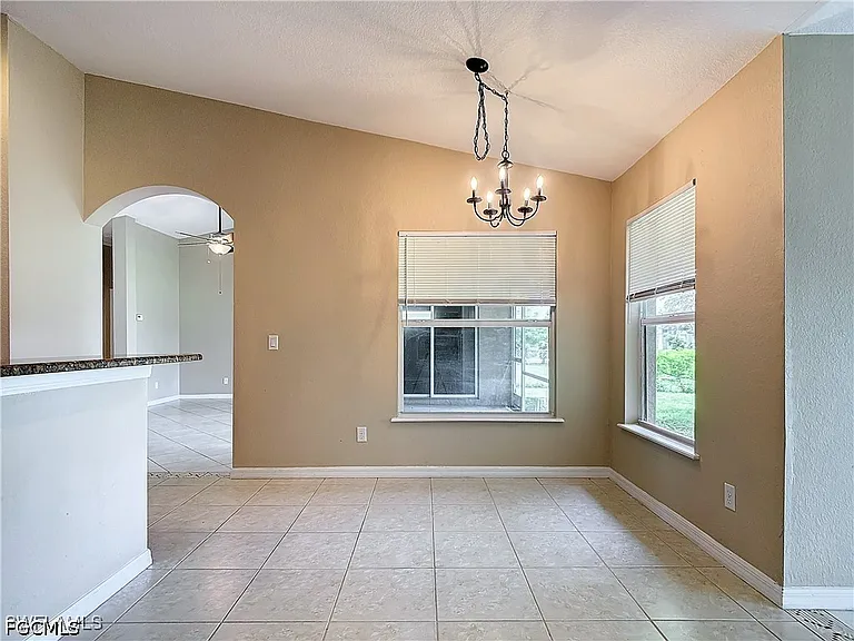 1726 Trafalgar Pkwy — Photo 15