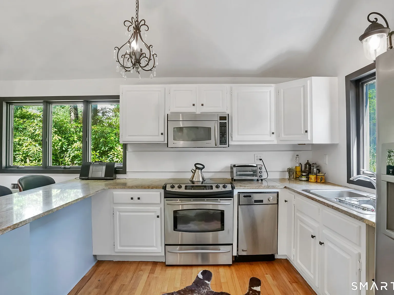 3 bed, 1.5 bath, 1112 sqft, $2,900 — Photo 3